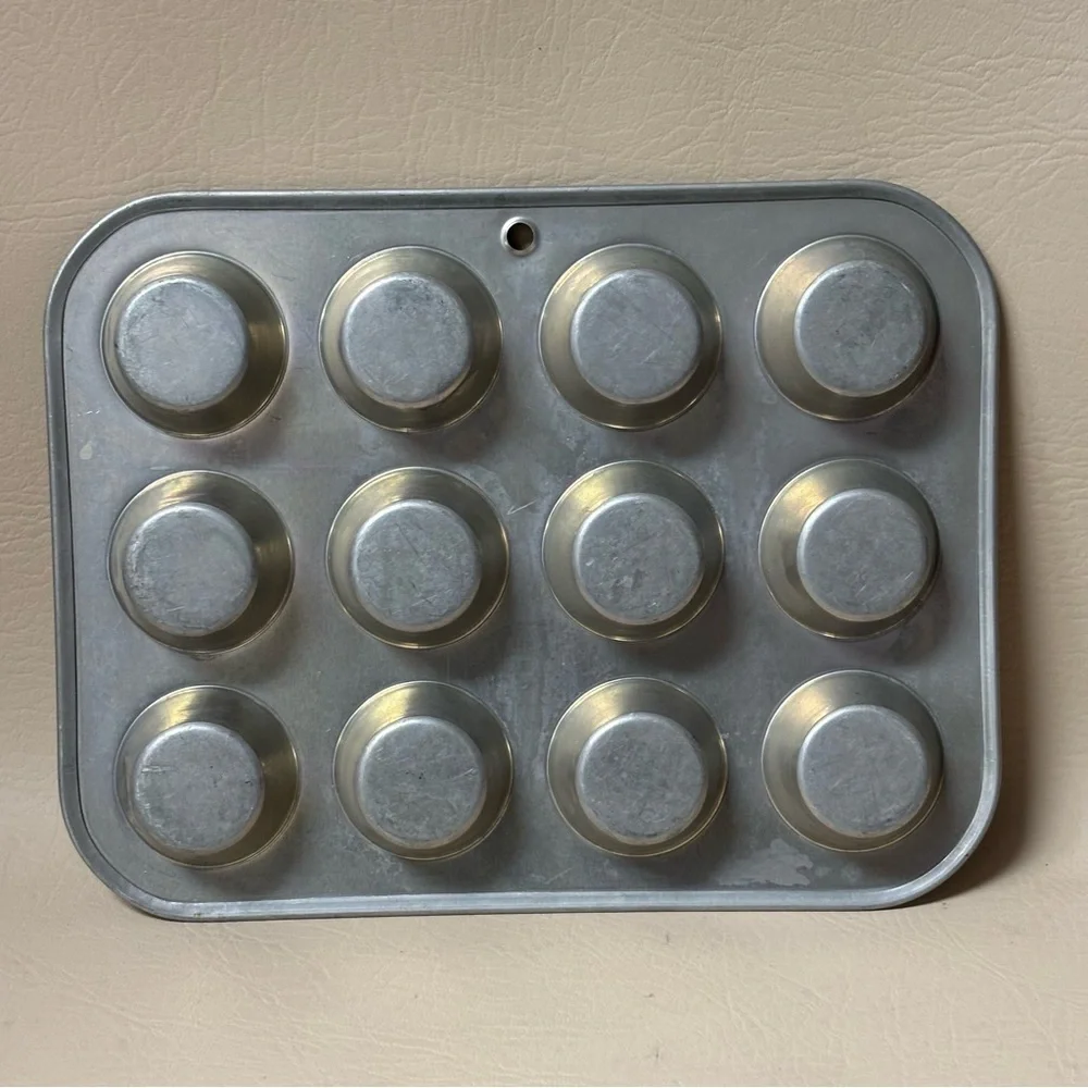 Vintage COMET Aluminum 12 Mini Cupcake Baking Pan, Made in USA